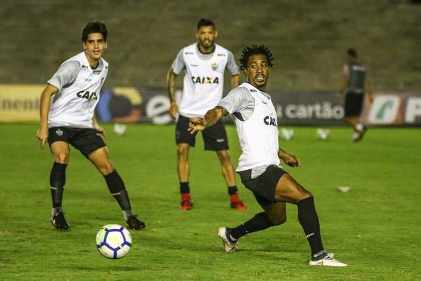 Jogadores trabalharam com bola no Almeidão, em João Pessoa, local da partida desta quarta, às 21h45, contra o Botafogo-PB, pela segunda fase da Copa do Brasil. Houve treinamento de pênaltis