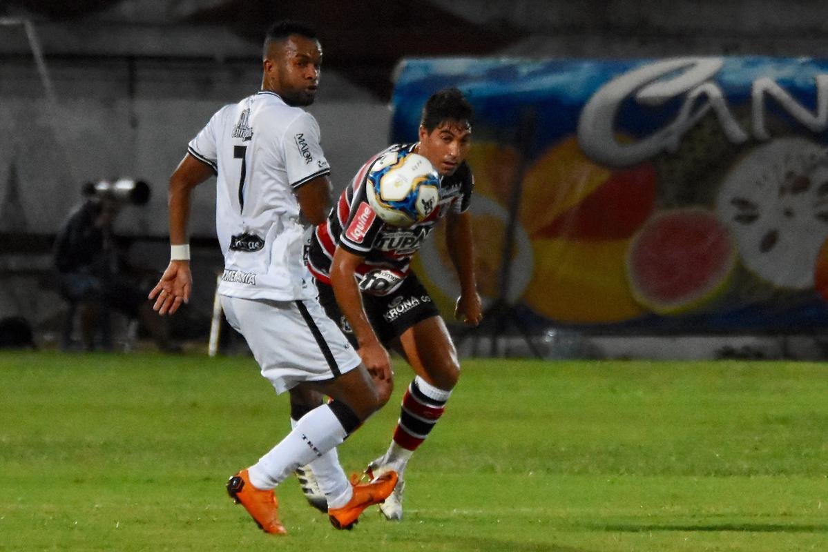 Em jogo movimentado, Santa Cruz e Treze se enfrentaram pela estreia da Série C de 2019. O time paraibano saiu à frente no primeiro tempo, com vantagem de 2 a 0 no placar. Com a virada após o intervalo, o Santa Cruz pressionou, mas o empate só viria após a invasão de um cachorro. Batizado depois de 'Pipicão', o cão foi retirado de campo pelo goleiro Anderson, e daí por diante o Santa empatou com gols de Neto Costa e Guilherme Queiroz, ambos reservas da equipe na ocasião.