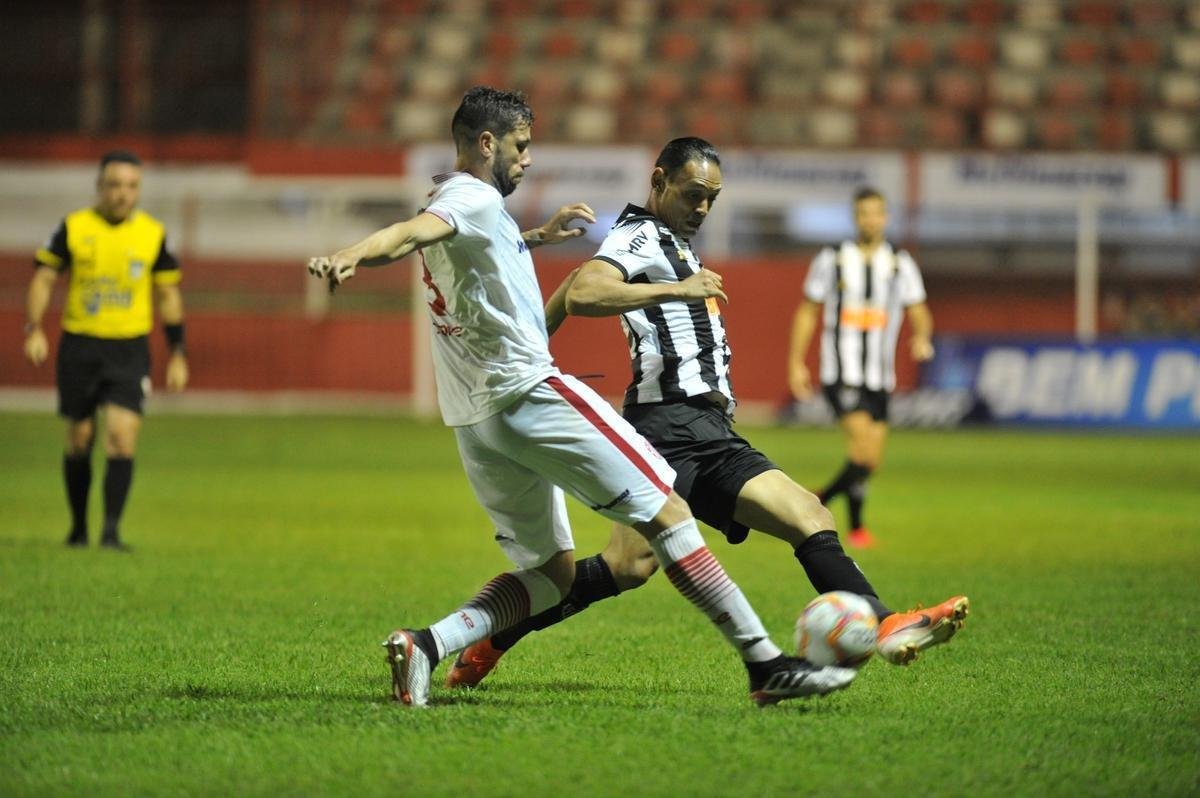 Villa Nova e Atltico se enfrentaram no Alapo do Bonfim, em Nova Lima, pelo Campeonato Mineiro