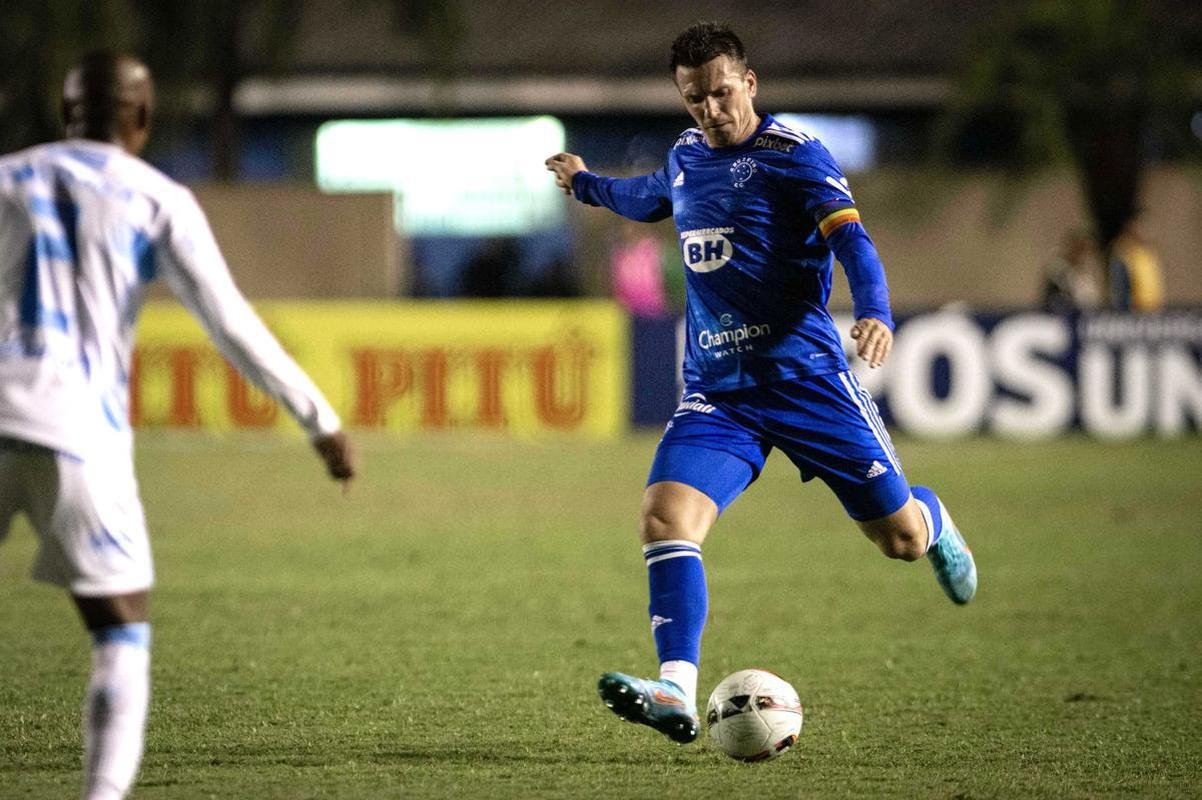 Fotos da partida entre Londrina e Cruzeiro, pela S�rie B