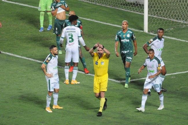 Ademir, de pnalti, sacramentou a virada do Amrica sobre o Palmeiras no Independncia