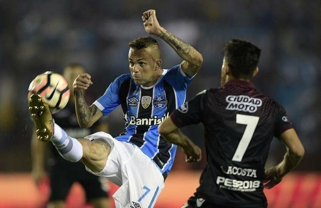Grmio vence Lans de novo na Argentina e conquista o tri da Copa Libertadores
