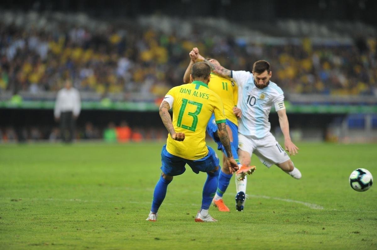 Fotos da vitria do Brasil sobre a Argentina, por 2 a 0, no Mineiro, pela semifinal da Copa Amrica; Gabriel Jesus e Firmino marcaram os gols da seleo em BH