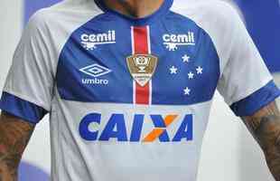 Cruzeiro estreou novo uniforme neste sábado, contra o Grêmio