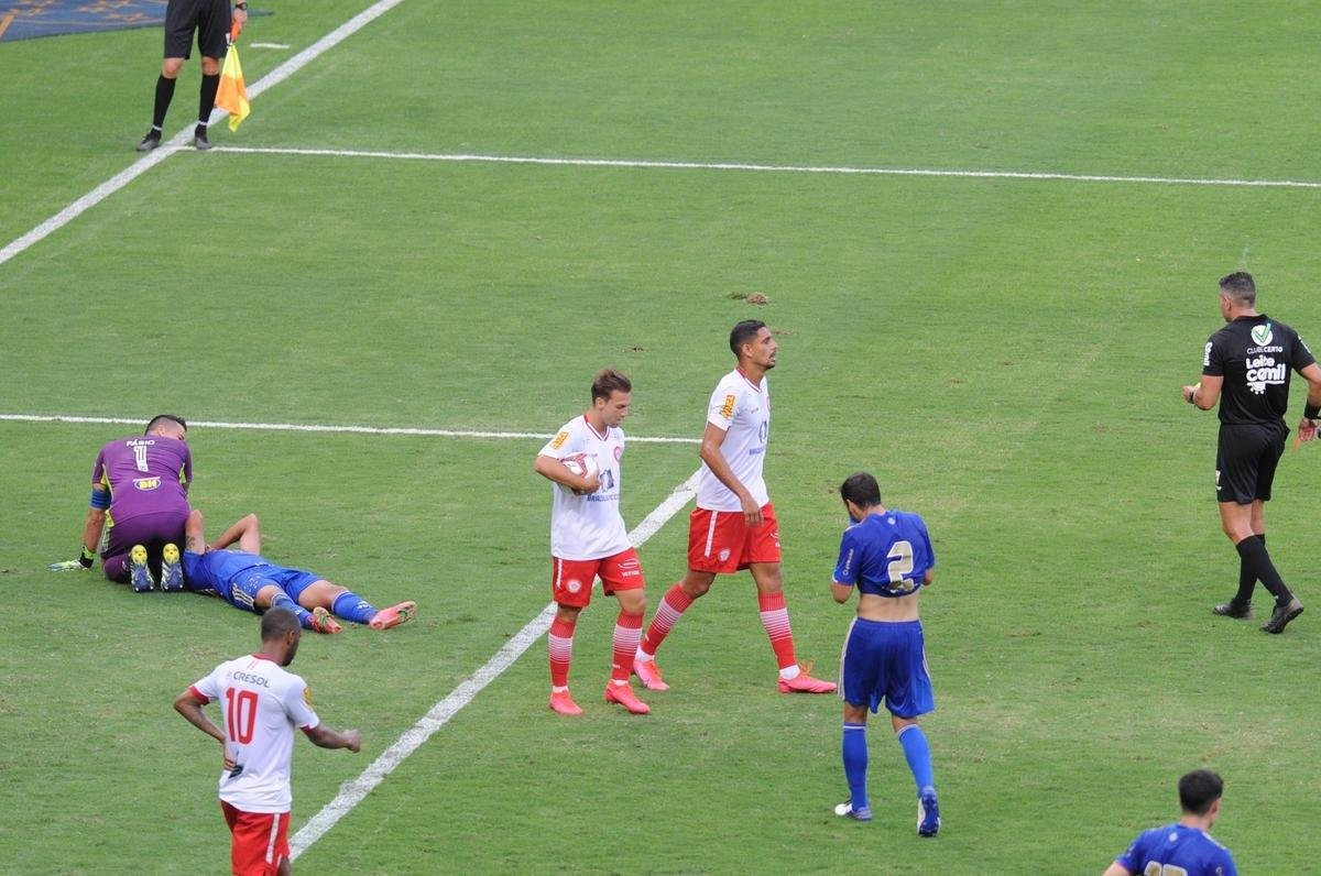 Fotos do empate por 0 a 0 entre Cruzeiro e Tombense, no Mineiro, em Belo Horizonte, pela sexta rodada do Campeonato Mineiro de 2021. Goleiro cruzeirense Fbio pegou um pnalti cobrado por Paulinho Dias e evitou o revs.