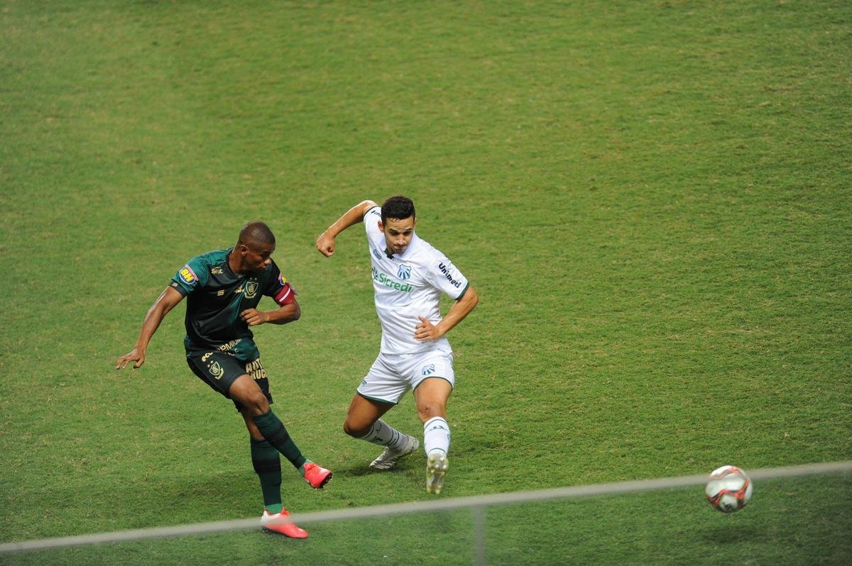Fotos da vitria da Caldense sobre o Amrica, por 1 a 0, no Independncia, em Belo Horizonte, pela quarta rodada do Campeonato Mineiro de 2021. Atacante Amarildo marcou o nico gol da partida,