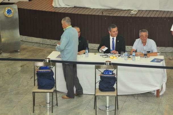 Fotos da eleio presidencial no Cruzeiro. Parque esportivo do Barro Preto, em BH, esteve lotado durante tarde e noite desta segunda-feira
