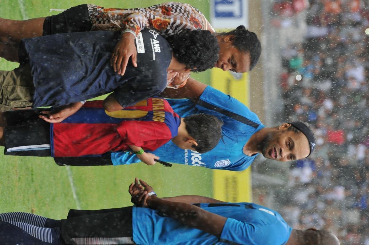 Fotos do 'Game of Dreams', jogo festivo dos Amigos do Ronaldinho contra os Amigos do Penta