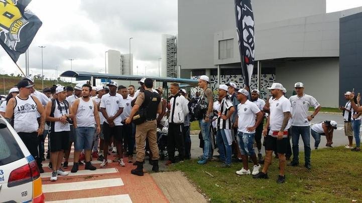 A Polcia Militar impediu os torcedores do Atltico de acessarem o terminal onde Dudamel iria desembarcar