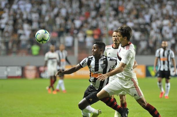 Galo derrotou Flamengo por 2 a 1 e assumiu provisoriamente a segunda posio no Brasileiro
