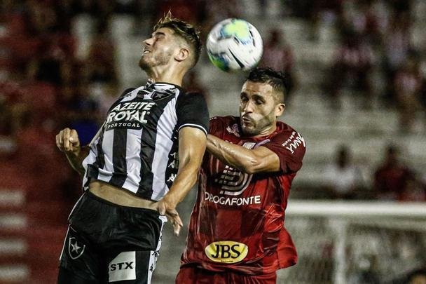 Já no segundo tempo, o jogo foi mais equilibrado. Com as mudanças feitas pelo técnico Paulo Autuori, o Botafogo empatou com gol de Bruno Nazário. Náutico teve chances de marcar o segundo gol com Jorge Henrique e Erick em chances claras, mas ambos perderam os lances.