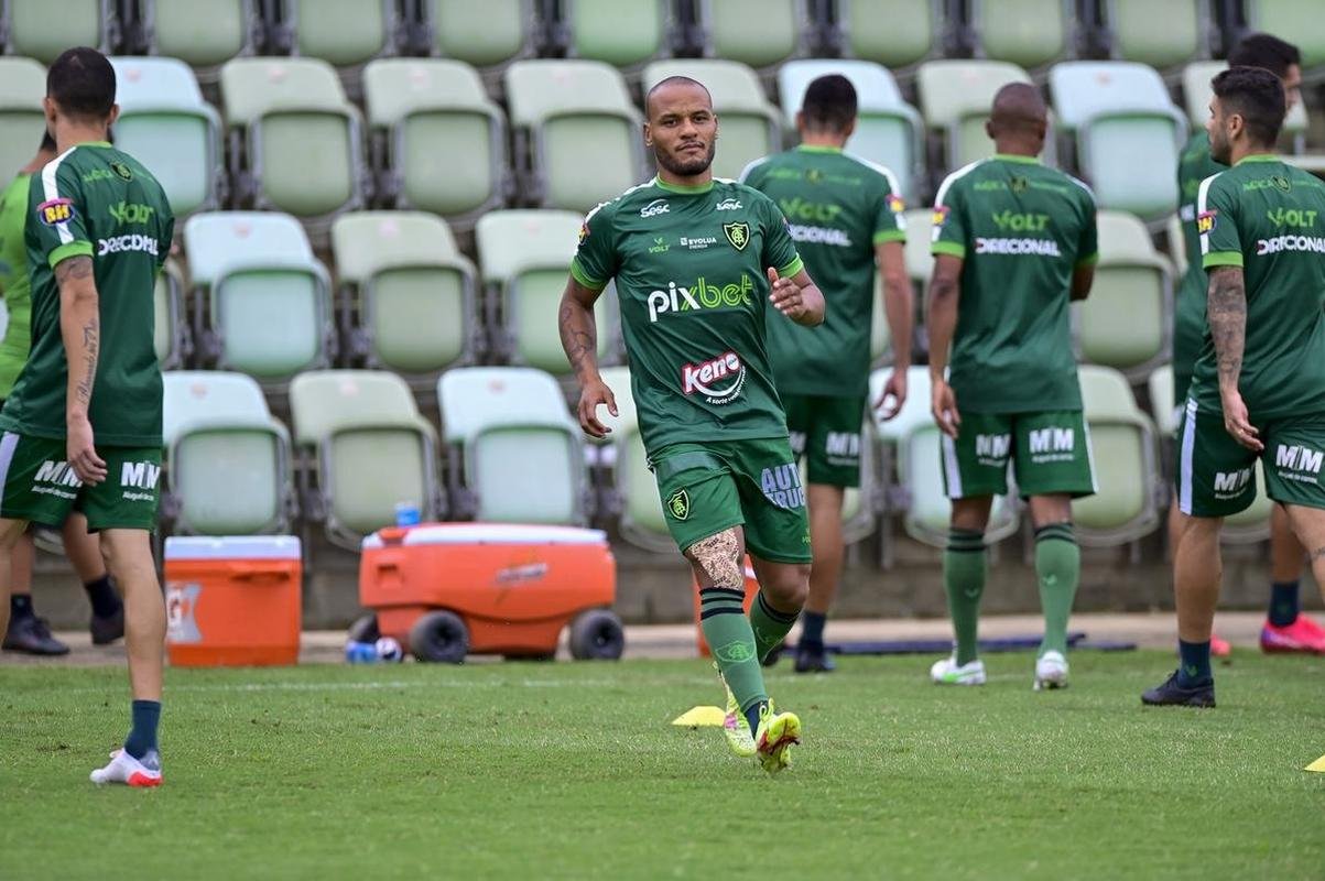 Amrica treinou nesta quinta-feira (10), no CT Lanna Drumond, visando o clssico de sbado contra o Atltico