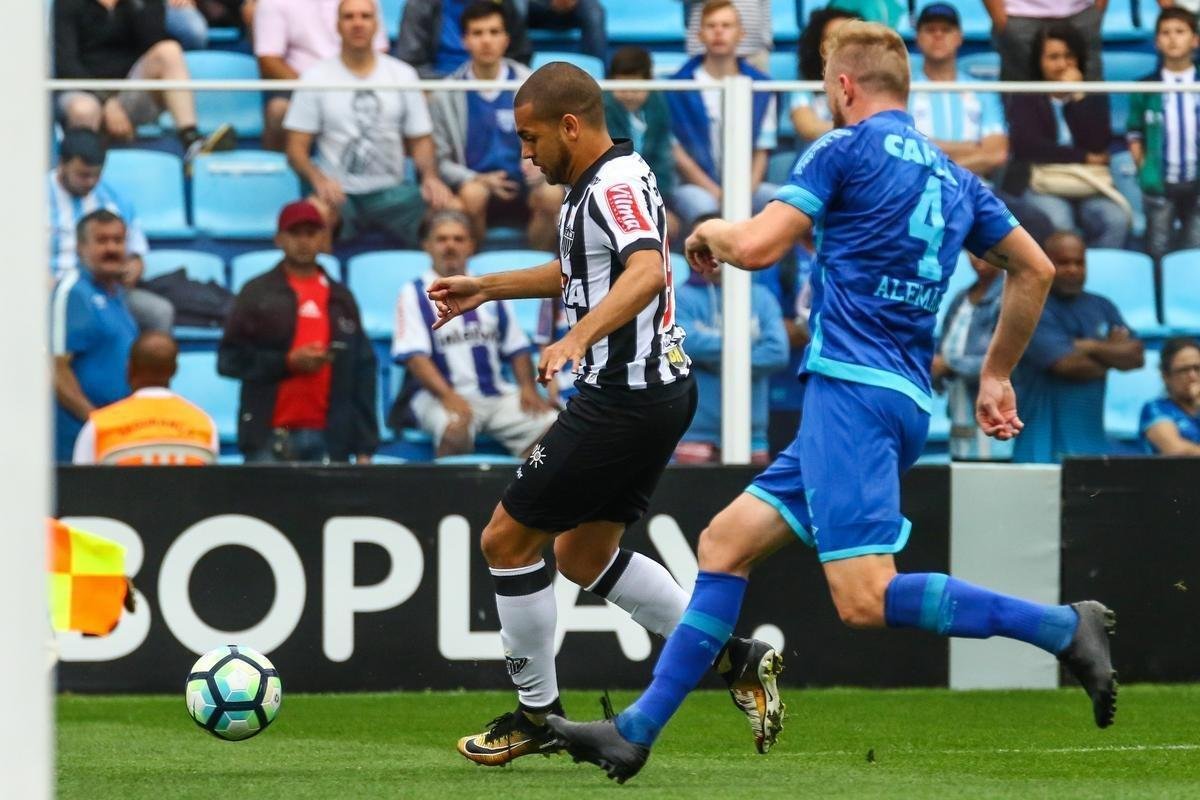 Imagens do empate entre Ava e Atltico, na Ressacada