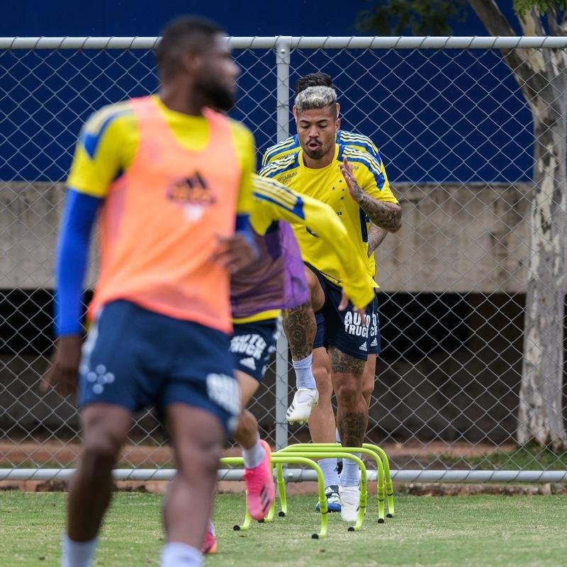 Jogadores do Cruzeiro realizaram primeiro treino sob comando de Mozart nesta sexta-feira (11/06)