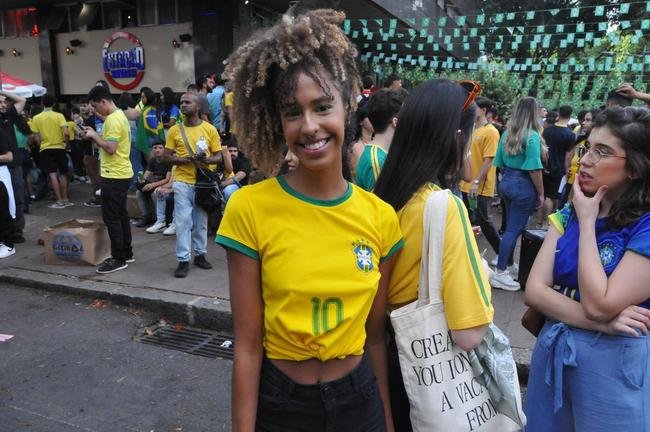 Concentrao de torcedores nos bares da Rua Antnio de Albuquerque, na Savassi