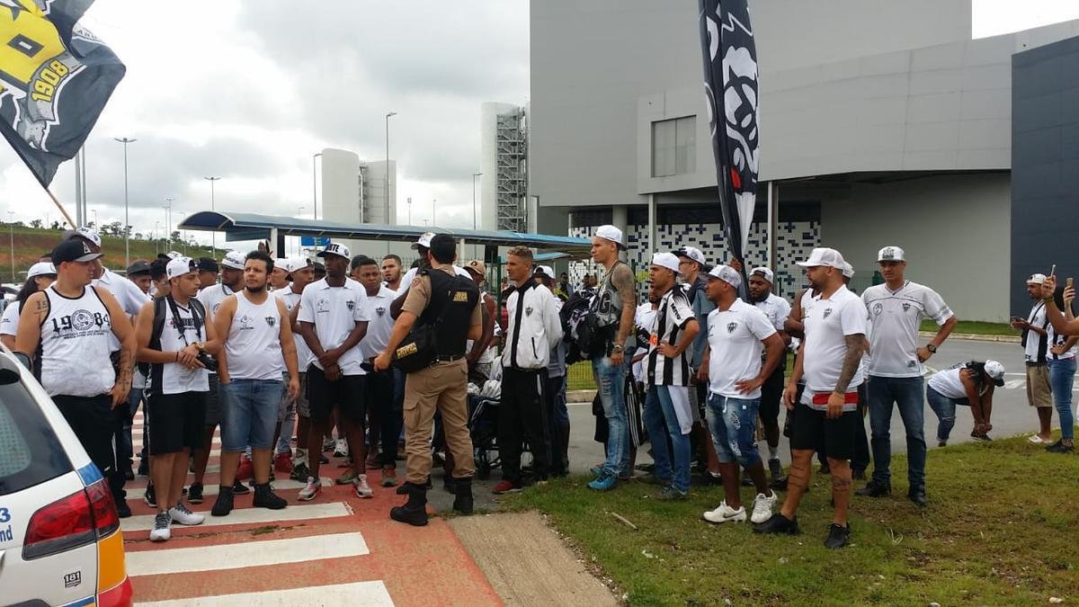 A Polcia Militar impediu os torcedores do Atltico de acessarem o terminal onde Dudamel iria desembarcar