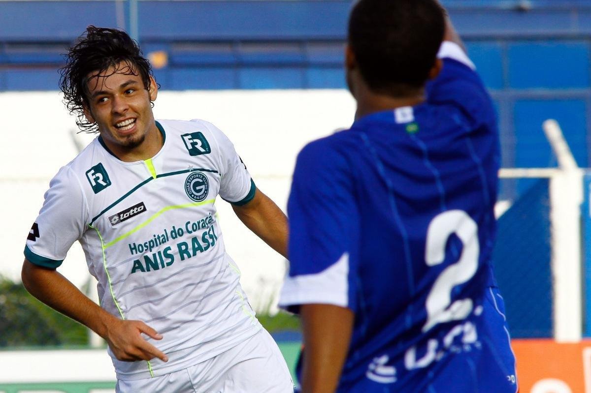 Sob o comando do tcnico Enderson Moreira, o Gois finalizou o primeiro turno da Srie B de 2012 em quinto lugar, com 33 pontos, 11 a menos que o lder Vitria. No segundo turno, a equipe esmeraldina contabilizou 45 (78,9%) - 14 vitrias, 3 empates e duas derrotas - e levantou a taa, com 78. Duas peas importantes daquele elenco acabaram contratadas pelo Cruzeiro: o lateral-esquerdo Egdio, com 28 assistncias na temporada, e o atacante Ricardo Goulart, que marcou 25 gols (12 na segundona).
