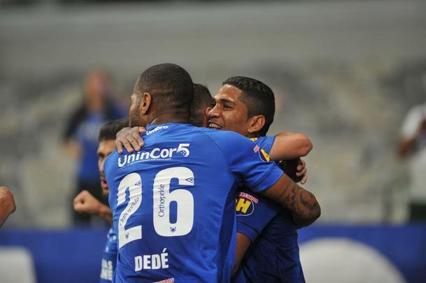 Raniel abriu o placar para o Cruzeiro aos 14 minutos do primeiro tempo