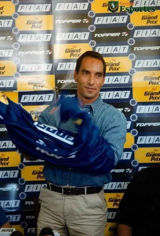 Apresentao do atacante Edmundo na Toca da Raposa I em 2001