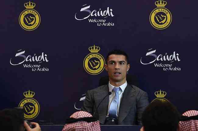 Influenciador canta funk e diverte CR7 e brasileiro do Al-Nassr