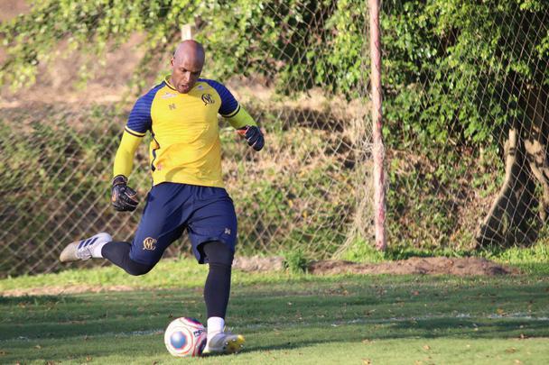 Com poucos jogos na últimas temporadas, o goleiro Marcão, que estava no Brasil de Pelotas, foi contratado pelo Náutico. O arqueiro tem passagens no futebol italiano, mas não teve sequência no Rio Grande do Sul.
