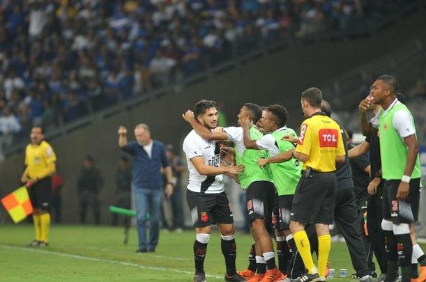 Fotos do primeiro tempo de Cruzeiro x Vasco, no Mineiro, pela 10 rodada do Campeonato Brasileiro
