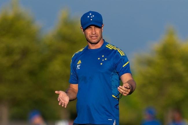 Fotos do treino do Cruzeiro nesta quinta-feira (6/5), na Toca da Raposa II