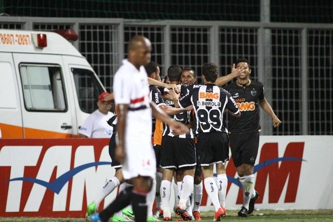 12/09/2012: em jogo vlido pela 24 rodada do Campeonato Brasileiro, o atacante Leonardo marcou o gol da vitria do Galo em Atltico 1x0 So Paulo.