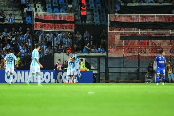Fotos do primeiro tempo de Racing e Cruzeiro, no El Cilindro, pela Copa Libertadores. Lautaro Martnez abriu o placar para os argentinos