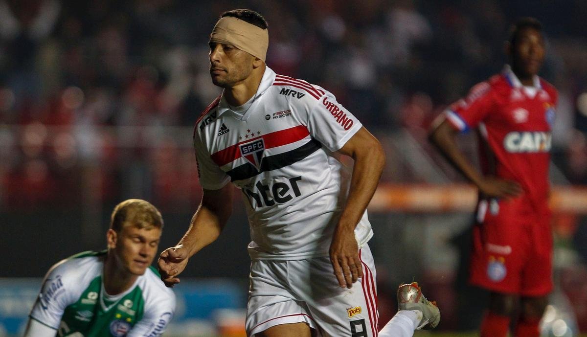 So Paulo: Iniciar a disputa da Libertadores na fase preliminar por ter terminado o Campeonato Brasileiro na quinta colocao. Por regulamento, no pode enfrentar o Atltico na segunda fase. Na terceira fase, entretanto, times de um mesmo pas podem ser adversrios.
