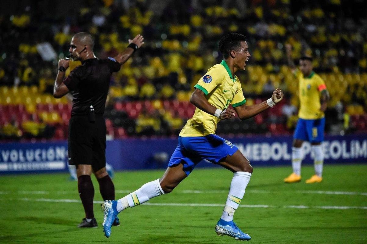 Selees Brasileiras de base: 15 jogos e trs gols