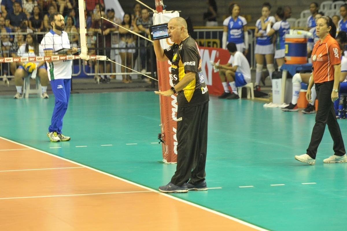 Minas x Praia: veja fotos da primeira partida da final