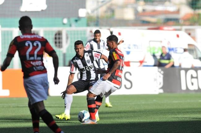 lances do primeiro tempo do jogo entre Atl�tico e Flamengo no Independ�ncia