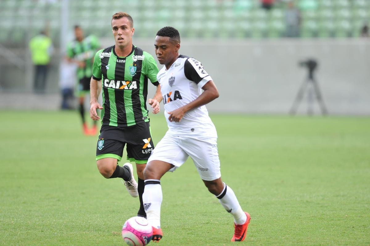 Imagens do primeiro tempo do clssico entre Amrica e Atltico, no Independncia