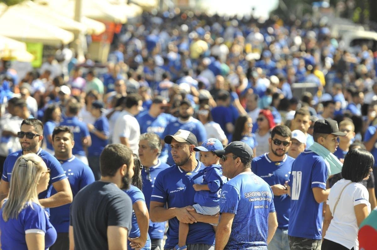 Torcedores do Cruzeiro compareceram em grande nmero ao Mineiro na semifinal contra o Tupi