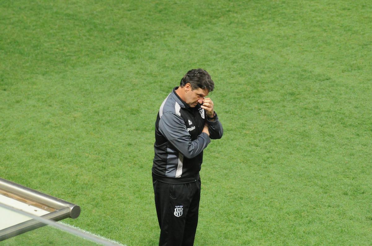 Fotos do duelo entre Amrica e Ponte Preta, no Independncia, em Belo Horizonte, em jogo de volta da quarta fase da Copa do Brasil