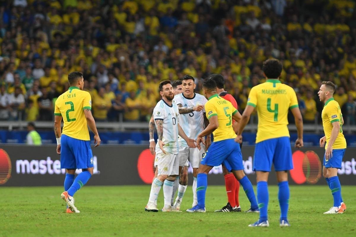 Fotos da vitria do Brasil sobre a Argentina, por 2 a 0, no Mineiro, pela semifinal da Copa Amrica; Gabriel Jesus e Firmino marcaram os gols da seleo em BH