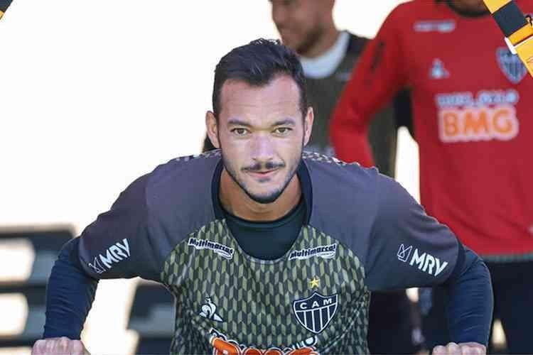 Rver - O zagueiro de 36 anos ainda continua em atividade no Atltico