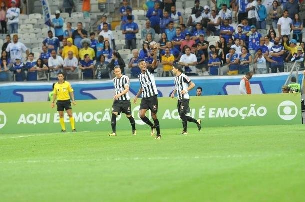 Imagens da torcida e da partida entre Cruzeiro e Santos, no Mineiro