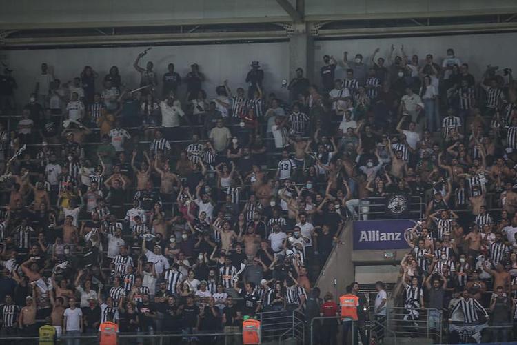 Torcida do Atlético na partida contra o Palmeiras, no Allianz Parque, em São Paulo, pela 35ª rodada do Brasileiro
