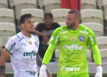 Jogadores tiveram discussão no gramado durante a derrota por 1 a 0 para o Fortaleza, pelo Brasileirão