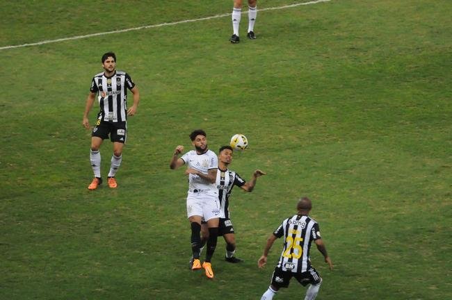 Atltico e Corinthians se enfrentaram no Mineiro, neste domingo (24), em jogo vlido pela 19 rodada da Srie A do Campeonato Brasileiro.