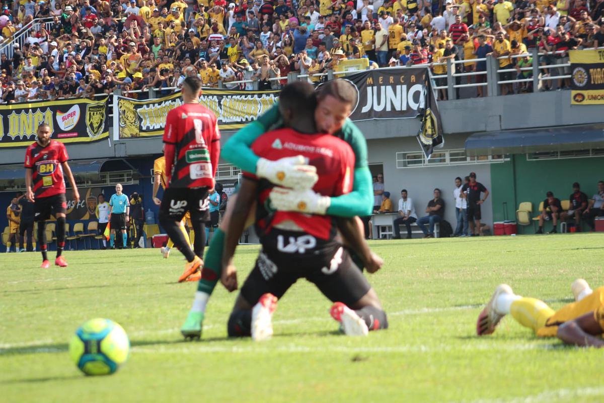 Fotos do jogo de volta da semifinal da Srie D, entre Amazonas e Pouso Alegre, no Estdio Carlos Zamith, em Manaus