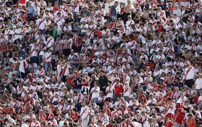 Torcedores do River Plate na final da Libertadores, contra o Boca Juniors, no Monumental de Nez