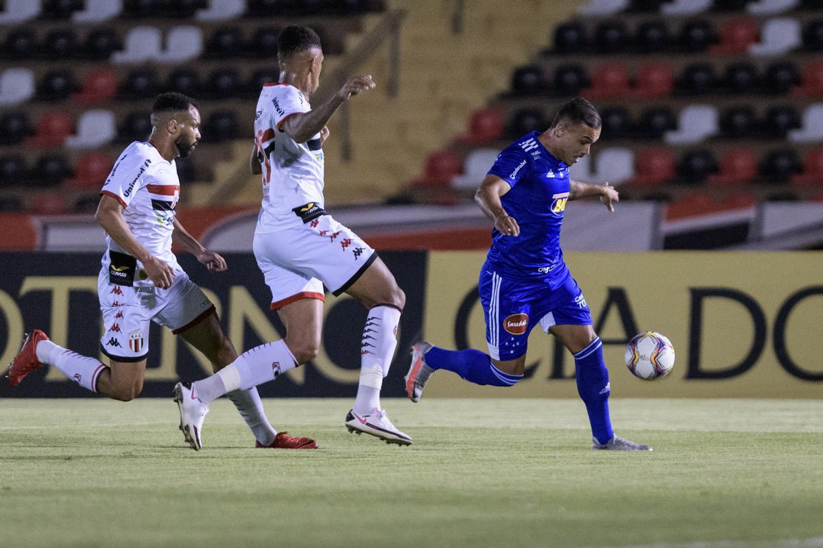 Imagens do jogo entre Botafogo-SP e Cruzeiro, no estádio Santa Cruz, em Ribeirão Preto, pela 20ª rodada da Série B