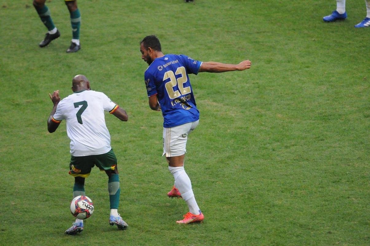 Fotos do duelo entre Cruzeiro e Sampaio Corra, no Independncia, em Belo Horizonte, pela 18 rodada da Srie B do Campeonato Brasileiro