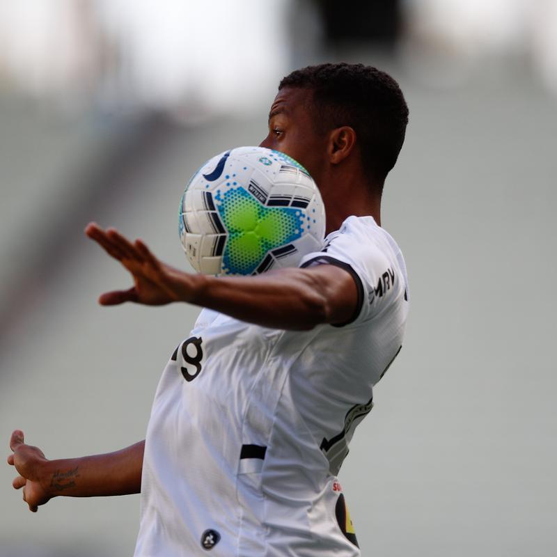 Fotos do jogo entre Ceará e Atlético, que terminou empatado por 2 a 2