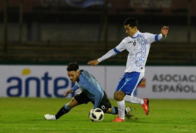 Fotos da vitria do Uruguai sobre o Uzbequisto, em Montevidu, em amistoso antes da Copa