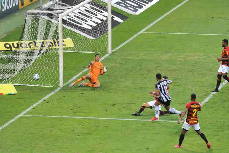 Fotos do gol de Hulk sobre o Sport. Foi segundo gol do Atltico na vitria por 3 a 0 pela 21 rodada do Brasileiro