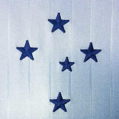 Novo uniforme do Cruzeiro traz como novidade a cor prata